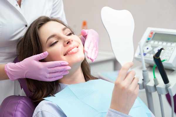 What Treatments Can A Cosmetic Dentist Use To Fix A Chipped Tooth?
